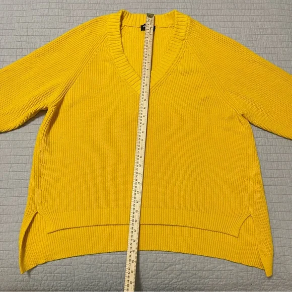 EXPRESS Yellow Oversized V Neck Sweater Size Large - Picture 4 of 8